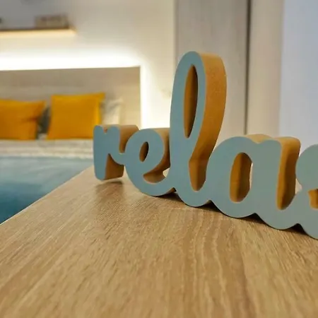 Jules Downtown Apartment