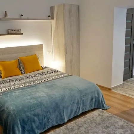 Jules Downtown Apartment
